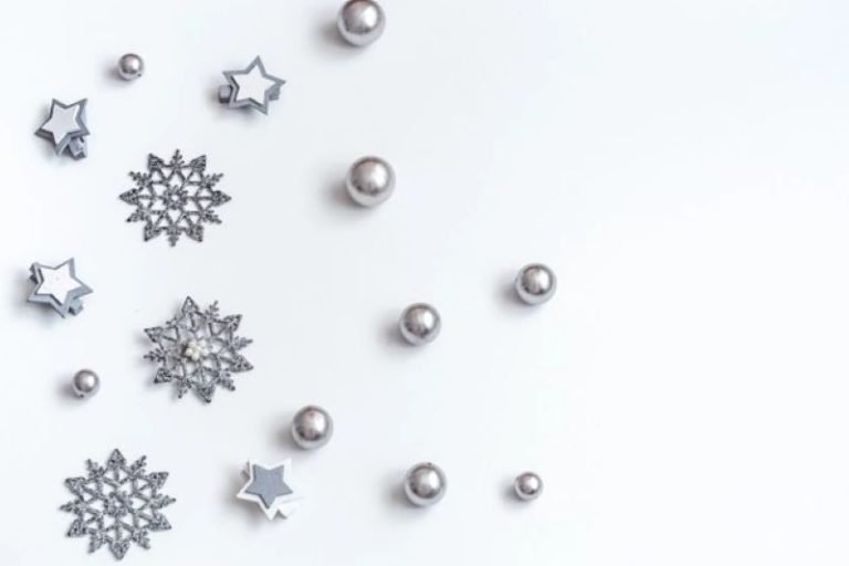 3 Tips For Hanging Glass Ornaments